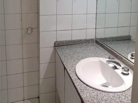 Oficina en Alquiler con 1 cochera