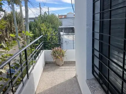 Depto Tipo Casa en Alquiler de 3 ambientes
