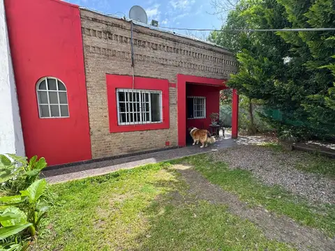 CASA EN VENTA EN CITY BELL 3 DORMITORIOS