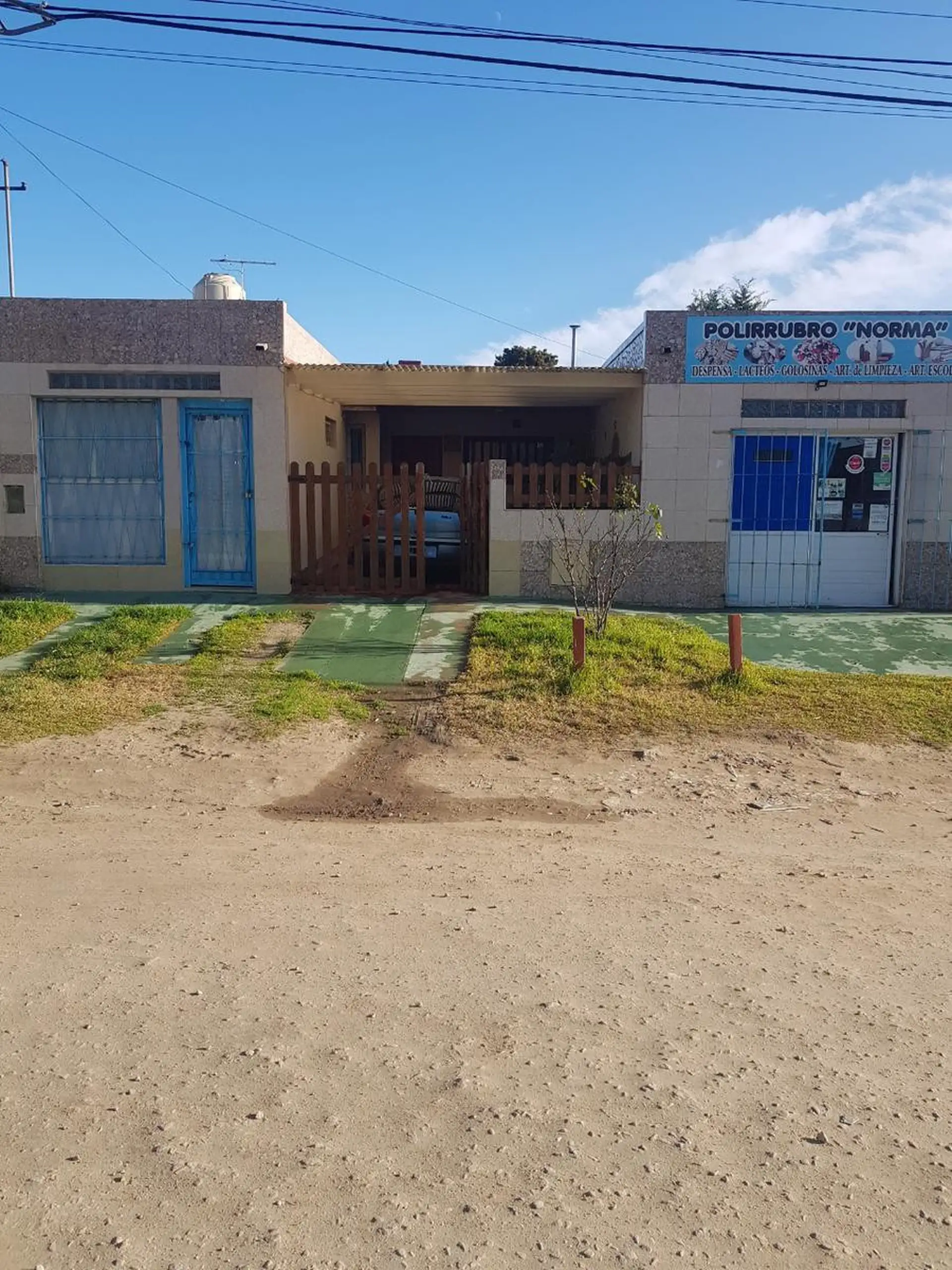 Casa mas 2 locales en venta