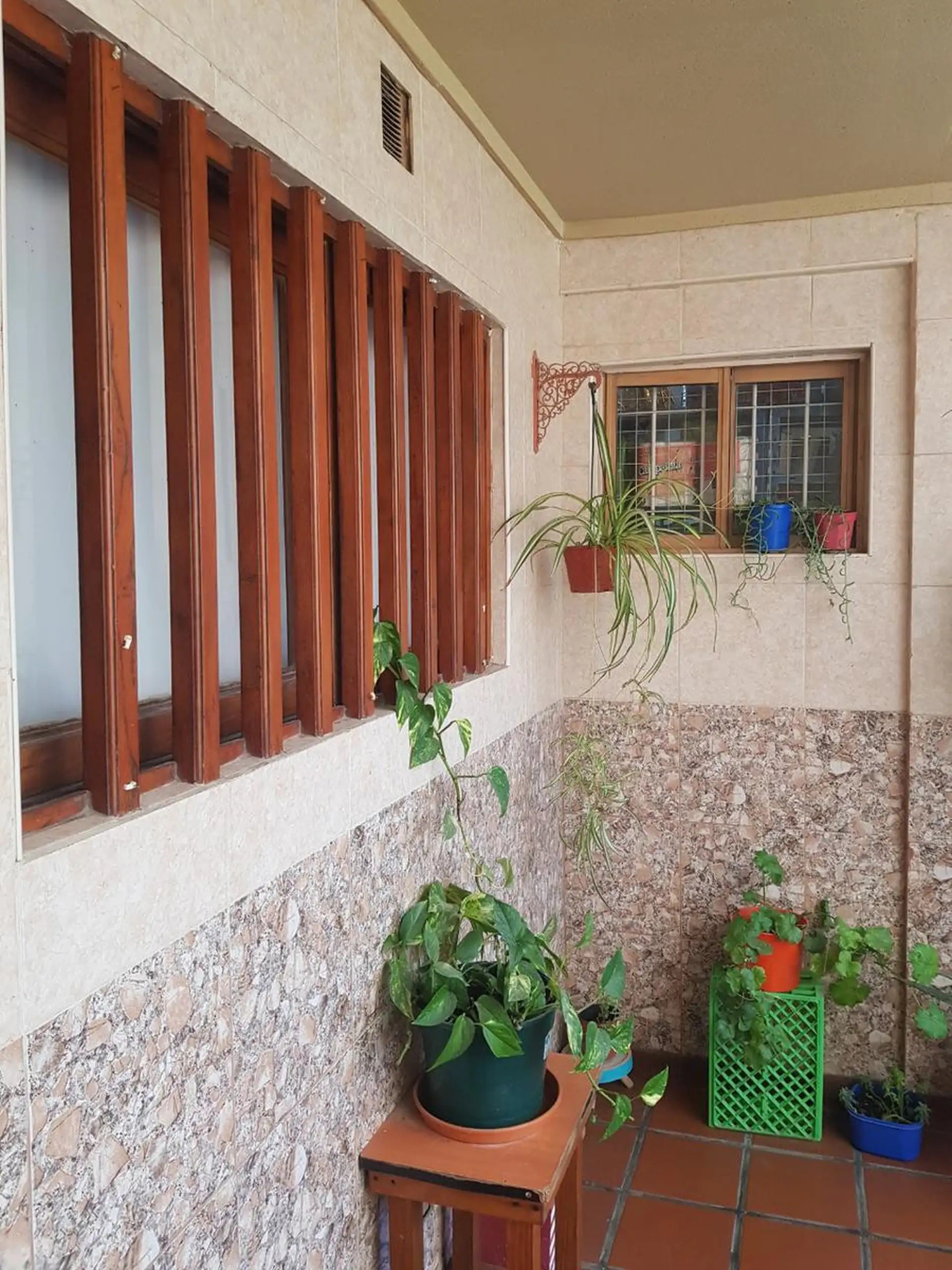 Casa mas 2 locales en venta