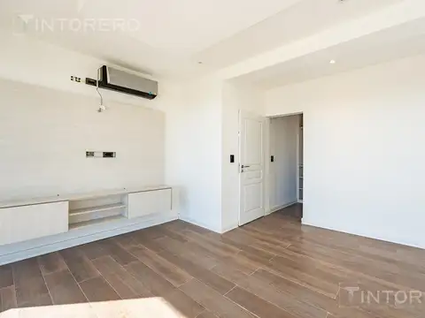 CASA EN VENTA DE 5 AMBIENTES  CON PARQUE Y PILETA EN TERRALAGOS, EZEIZA