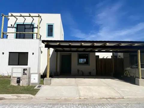 Casa 5 ambientes con 2 baños