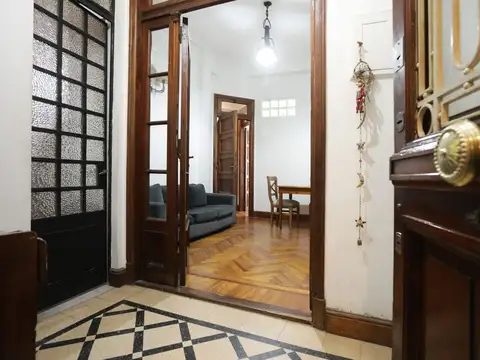 José Evaristo Uriburu 400