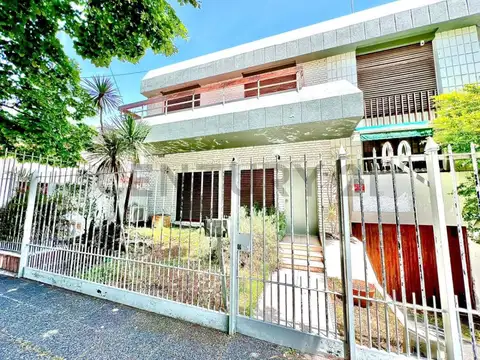 Venta Casa 5 Ambientes Haedo Cochera Patio