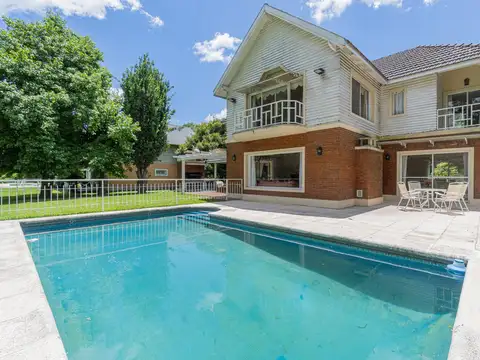 Venta Casa 4 Dormitorios Pileta Vista al Golf El Paraiso Country Club Guernica