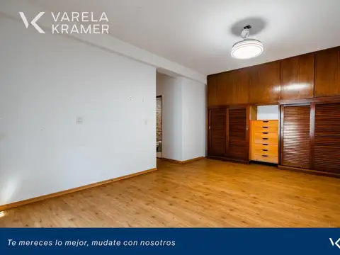 Casa en Venta con 3 cocheras