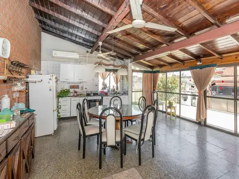 VENTA CASA 5 AMBIENTES C/PILETA QUINCHO COCHERA