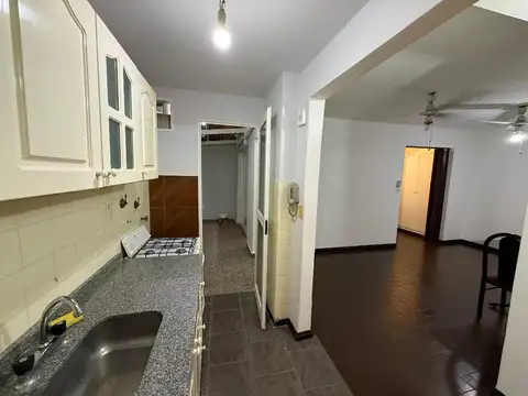 Departamento 2 amb, planta baja, patio cubierto con lavadero. mts foco comercial Av. Nazca