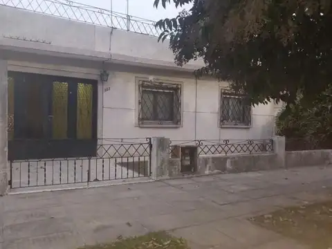 Gabriela Mistral 900