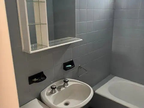 Castro Barros 1000, Piso 3