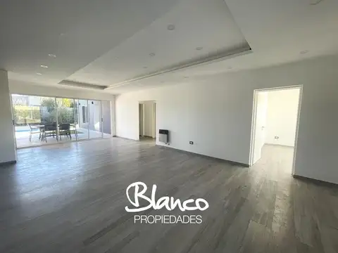 Casa 6 ambientes con 2 baños