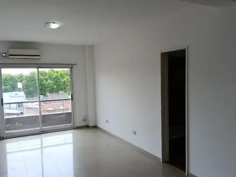 San Martín. Depto monoambiente con Balcón / opción cochera