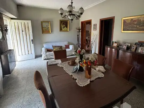 Casa 4 ambientes con 1 baño