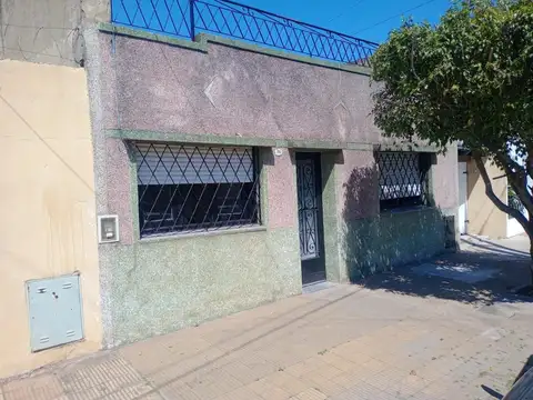 Casa 3 Ambientes En Alquiler, La Tablada