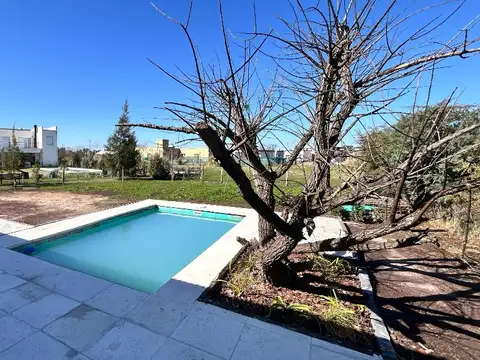 Casa en Alquiler con 4 cocheras