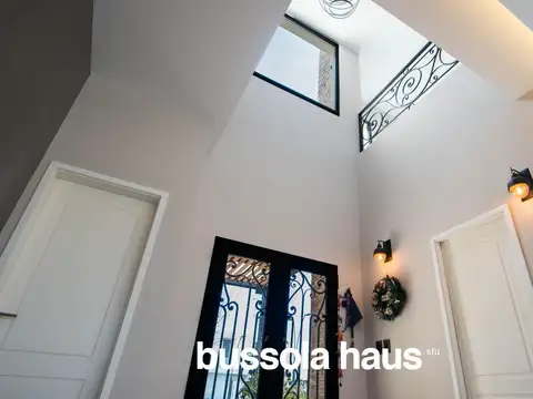 Casa en Venta con 5 cocheras