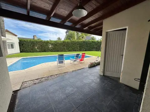 Casa en Venta con 4 cocheras