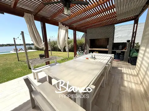 Casa en Alquiler con 1 cochera