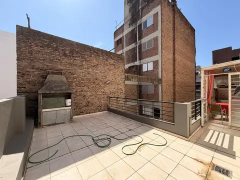 Departamento en Alquiler Tres Dormitorios Con Patio Barrio Centro