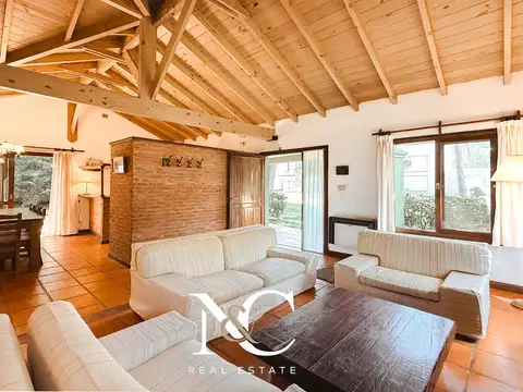 Casa 4 ambientes con 3 baños