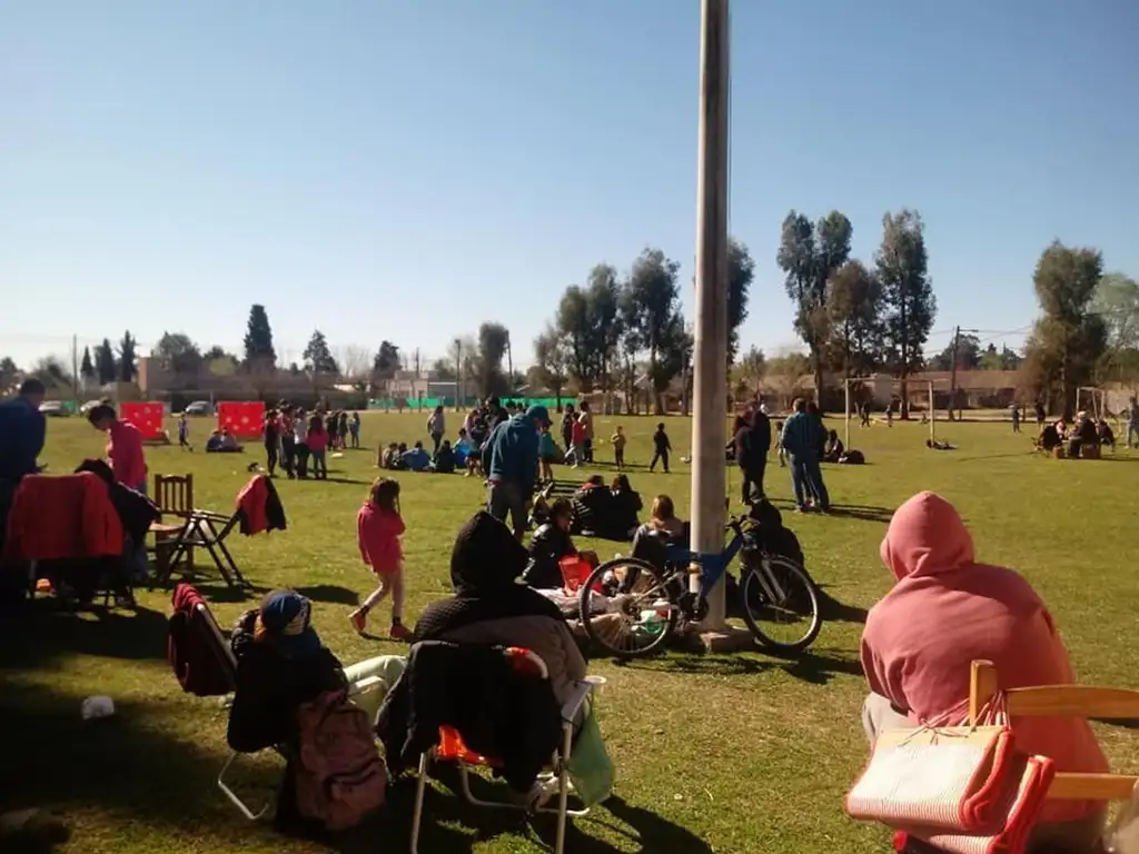 Actividades deportivas futbol, hockey en Parque Sakura