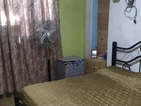 Casa + departamento al fondo sobre amplio lote 