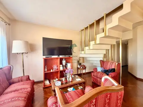 DEPARTAMENTO 4 AMBIENTES COCHERA DEPENDENCIA