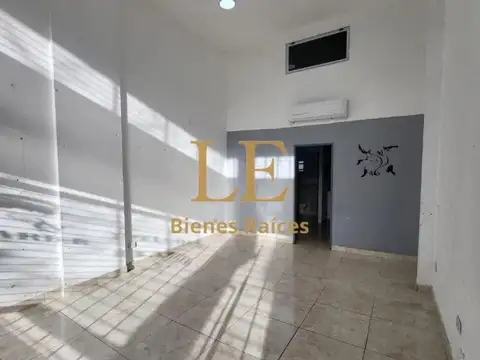 Venta de Local con cochera en Spadaccini Escobar