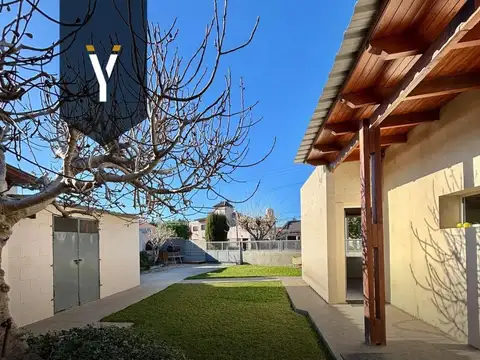 Casa en Venta con 2 cocheras