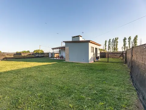 CASA+TERRENO  EN VENTA 2 DORMITORIOS-FUNES TOWN