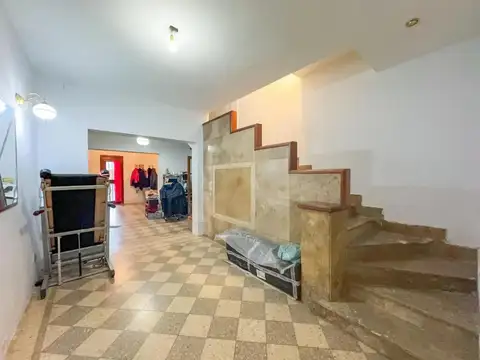 Casa 7 ambientes con 2 baños
