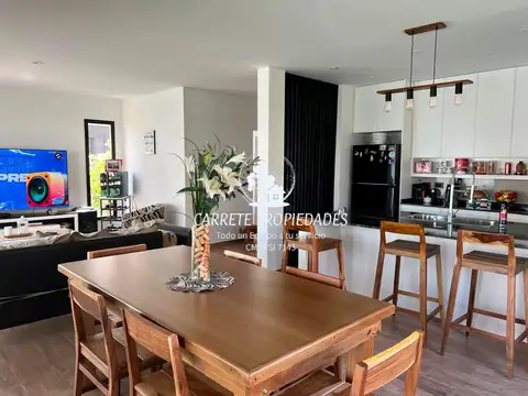 Casa 5 ambientes con 4 baños