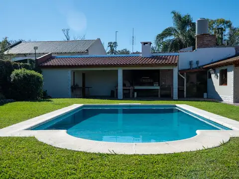 Casa 4 ambientes con 2 baños