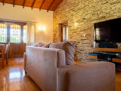 VENTA CASA 4 AMB. PILETA COCH./PARRILA APTA CRED.
