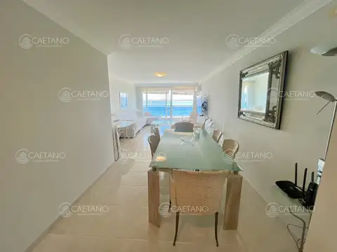 Venta apartamento 2 dormitorios. Playa mansa, Punta del Este.