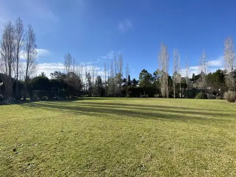 Terreno en Arana 14 e/ 636 y 637 2200 mts,