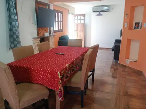VENDE CASA CON PILETA EN UNQUILLO