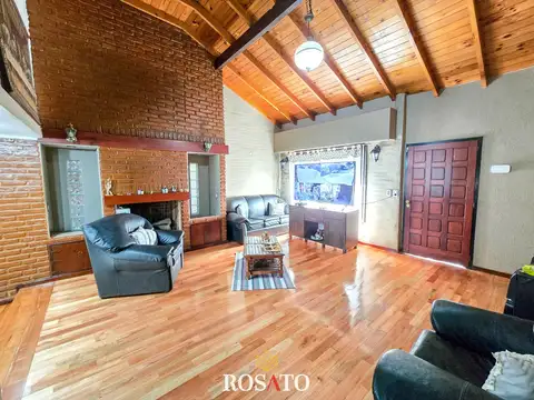CasaVenta casa de 4 ambientes en dos plantas con jardín, quincho y garaje – Villa Lugano