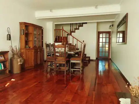 Casa 5 ambientes con 3 baños