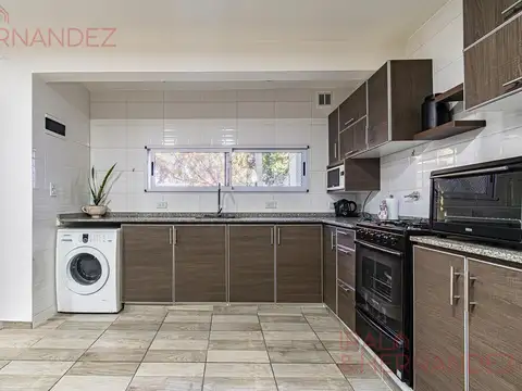 Casa 5 ambientes con 3 baños