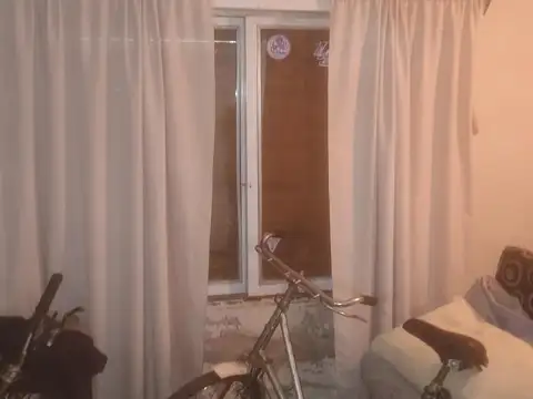 Casa 6 ambientes con 2 baños
