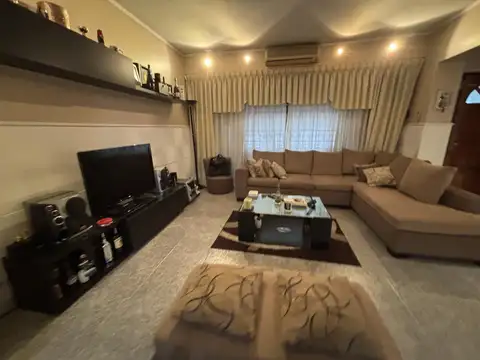 Venta Casa 4 ambientes 127 m2 Quincho en Monte Castro