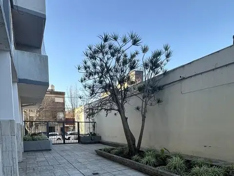 Departamento 6 ambientes con 2 baños