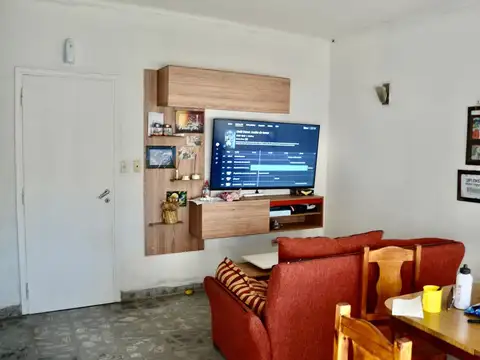 Casa 6 ambientes con 2 baños
