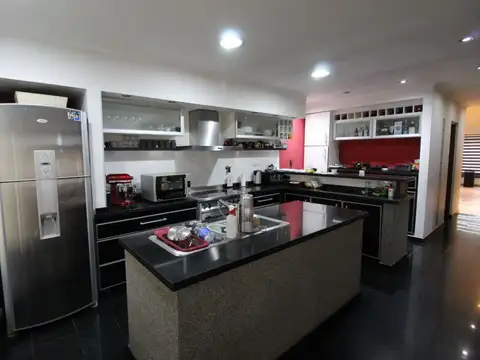 Casa 4 ambientes con 3 baños