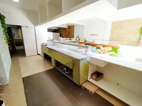 Único Local en El Centro de Martínez: Rawson 2027, Apto Gastronómico, 305 m² Cubiertos. Con sótano