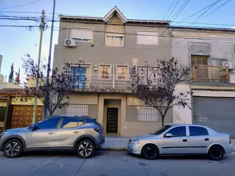 PH EN DUPLEX 2 AMB 1ER. PISO BALCON CONTRAFRENTE. 