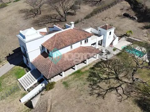 Casa 8 ambientes con 5 baños