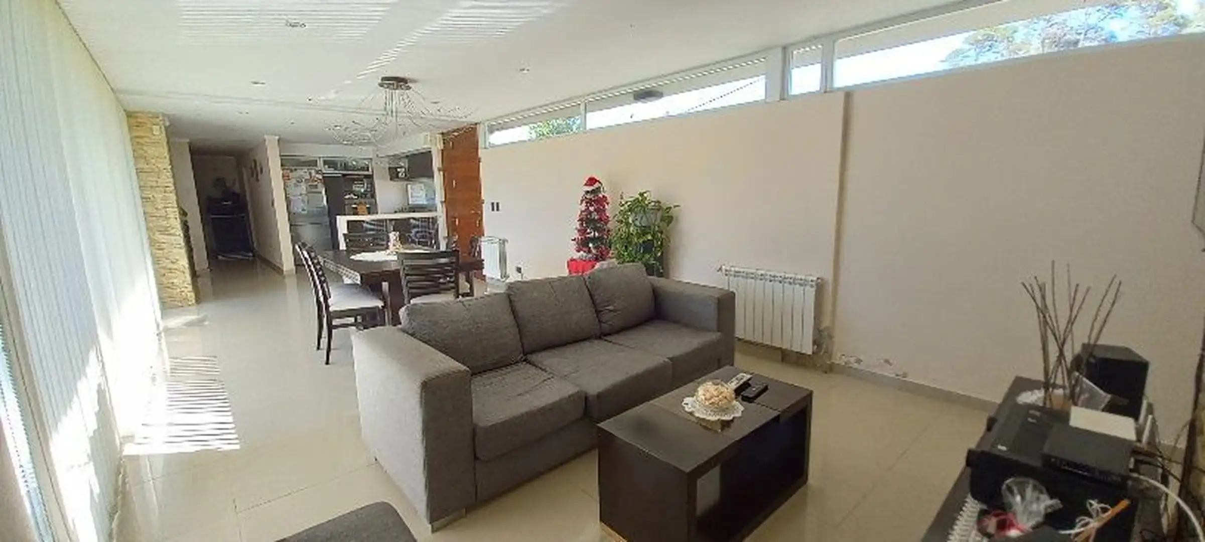 Venta Excelente Chalet de 5 ambientes 3 cochera Sobre Dos Lotes, En Los Acantilados